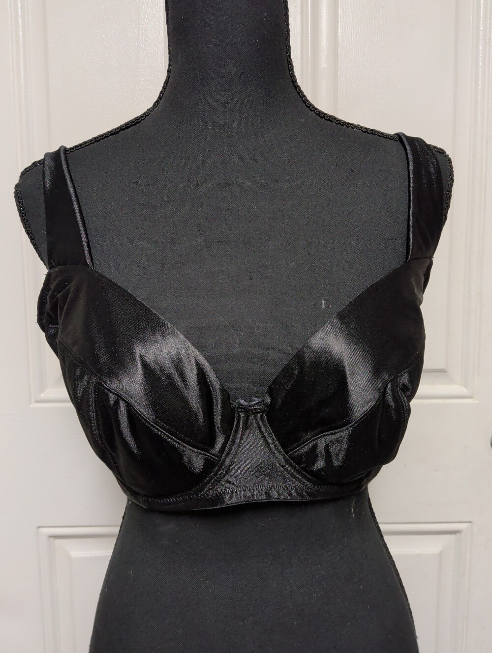 FREDERICKS Of HOLLYWOOD ~ VaVaVoom Satin Black Wide Strap Push up 36F  73120